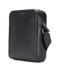 Черная кожаная сумка почтальона от Michael Kors