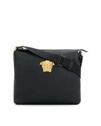 Черная кожаная сумка почтальона от Versace