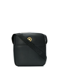 Черная кожаная сумка почтальона от Versace