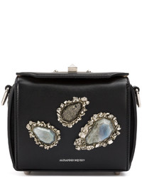 Женская черная кожаная сумка с украшением от Alexander McQueen