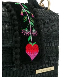Черная кожаная сумка-саквояж с вышивкой от Kooreloo
