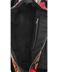 Черная кожаная сумка-саквояж с вышивкой от Ophelia