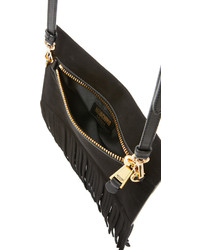 Черная кожаная сумка через плечо c бахромой от Moschino