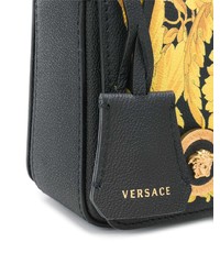 Черная кожаная сумка через плечо с принтом от Versace