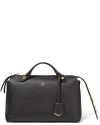 Черная кожаная сумка через плечо с украшением от Fendi
