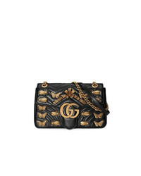 Черная кожаная сумка через плечо с украшением от Gucci