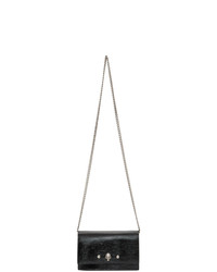 Черная кожаная сумка через плечо с шипами от Alexander McQueen