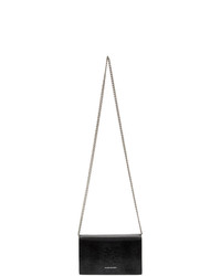 Черная кожаная сумка через плечо с шипами от Alexander McQueen