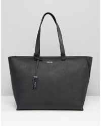 Черная кожаная сумка через плечо от Calvin Klein