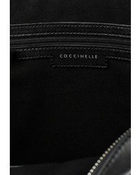 Черная кожаная сумка через плечо от Coccinelle