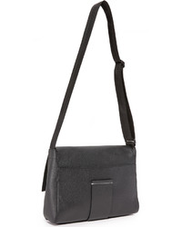 Черная кожаная сумка через плечо от Maison Margiela
