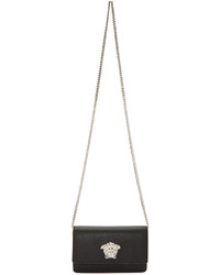 Черная кожаная сумка через плечо от Versace
