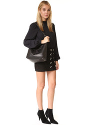 Женская черная кожаная сумка от Frye