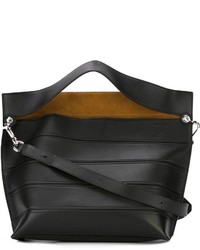 Женская черная кожаная сумка от Loewe