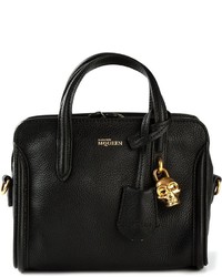 Черная кожаная сумочка от Alexander McQueen
