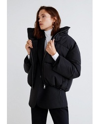 Женская черная куртка-пуховик от Mango