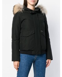 Женская черная куртка-пуховик от Woolrich