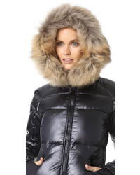 Женская черная куртка от SAM.