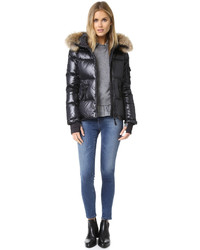 Женская черная куртка от SAM.