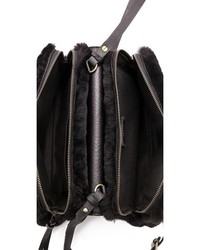 Черная меховая сумка через плечо от Madewell