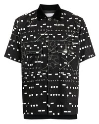 Мужская черная рубашка с коротким рукавом с геометрическим рисунком от Sacai