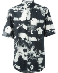 Мужская черная рубашка с коротким рукавом с цветочным принтом от McQ by Alexander McQueen