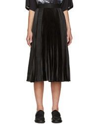 Черная сатиновая юбка со складками