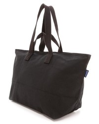 Женская черная спортивная сумка из плотной ткани от Baggu