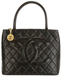 Черная стеганая большая сумка от Chanel