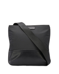 Черная сумка почтальона из плотной ткани от Emporio Armani