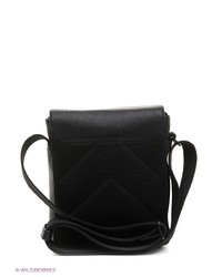 Черная сумка почтальона от Calvin Klein