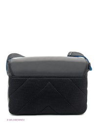 Черная сумка почтальона от Calvin Klein