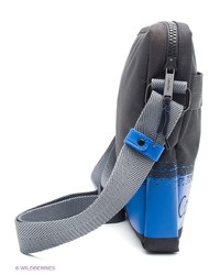 Черная сумка почтальона от Calvin Klein