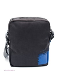 Черная сумка почтальона от Calvin Klein