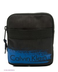 Черная сумка почтальона от Calvin Klein