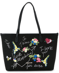 Женская черная сумка с вышивкой от Love Moschino
