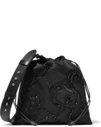 Черная сумка через плечо от Prada