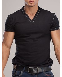 Мужская черная футболка с v-образным вырезом от OPIUM
