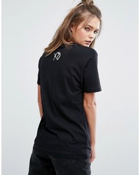 Женская черная футболка с круглым вырезом с принтом