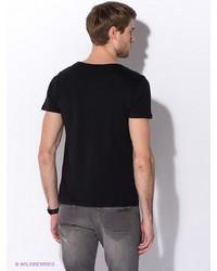 Мужская черная футболка от Oodji