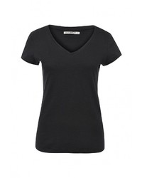 Женская черная футболка от Sela