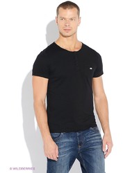 Мужская черная футболка от WHITNEY