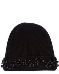 Женская черная шапка с украшением