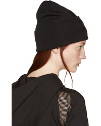 Женская черная шапка от Y-3