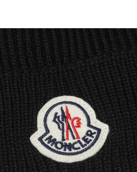 Мужская черная шапка от Moncler