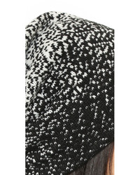 Женская черная шапка от Plush