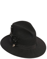 Черная шерстяная шляпа с украшением