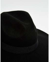 Женская черная шерстяная шляпа от Pieces