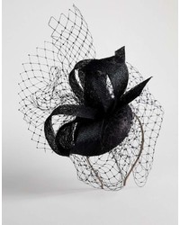 Женская черная шляпа с украшением от Vixen