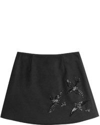 Черная юбка с пайетками с украшением